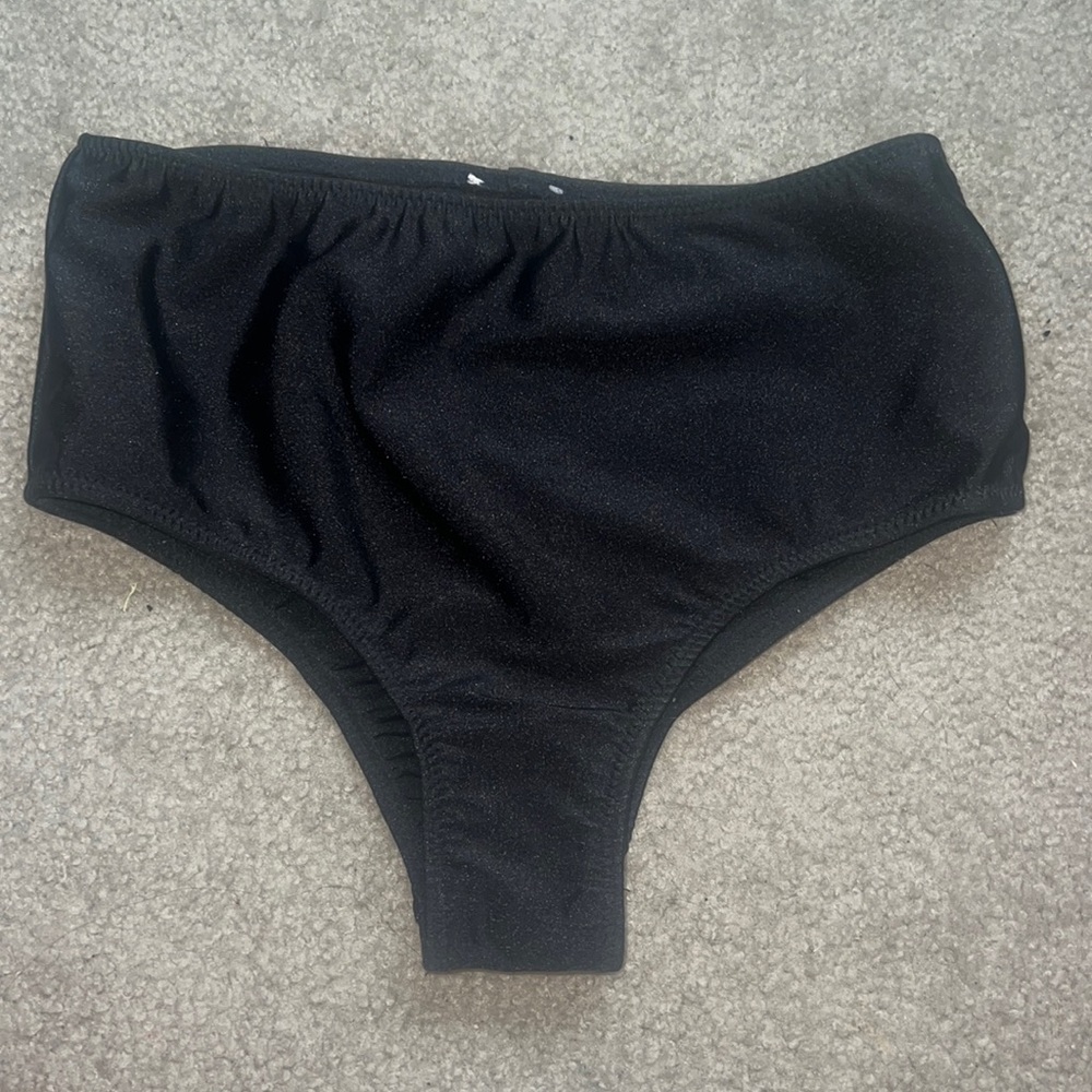 IHR booty scrunch bottoms
